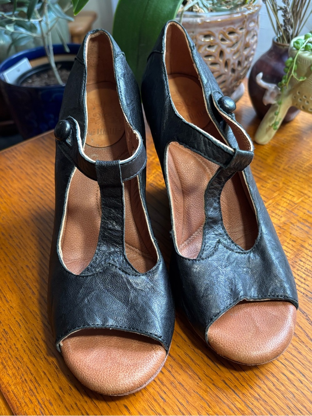 GEE WAWA leather peep toe WEDGE t strap ANTHROPOLOGIE black heels 7.5